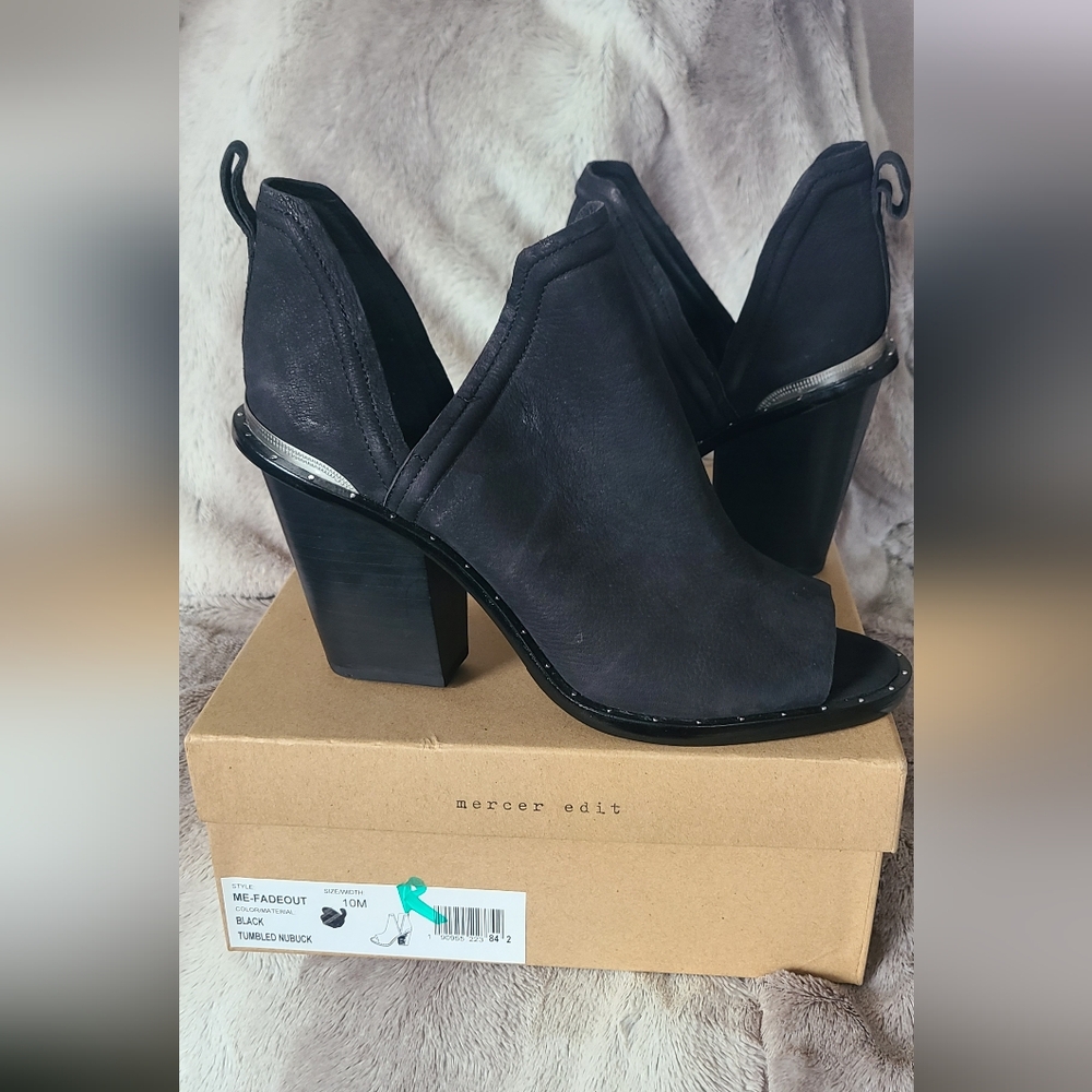 NWT; Mercer Edit Fadeout peep toe bootie; blk with steel trim heel; Sz 10/40